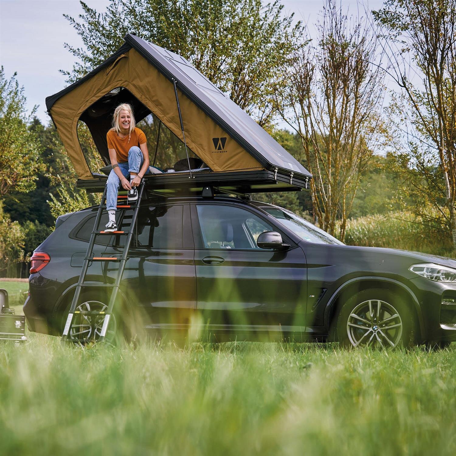 vw_rt_cu_135_ey_alu_triangle_hartschalen_dachzelt_cumaru_135_goldbraun